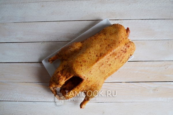 Натереть утку специями