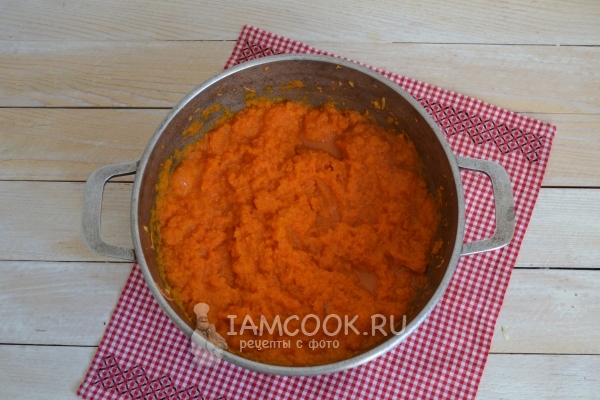 Пюрировать яблоки с морковью