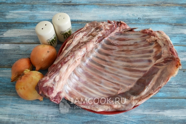 Ингредиенты для бараньих ребер с луком