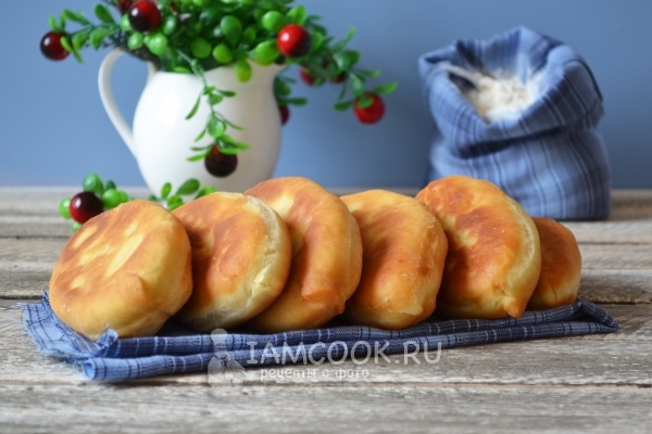 Готовые пирожки из теста на картофельном отваре с сухими дрожжами