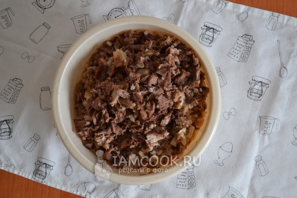 Измельчить мясо