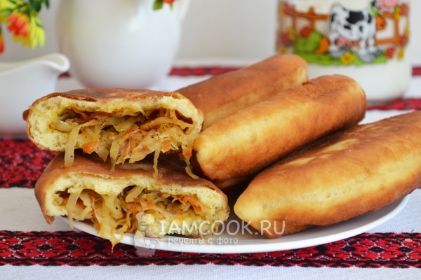 Жареные пирожки с капустой на сковороде