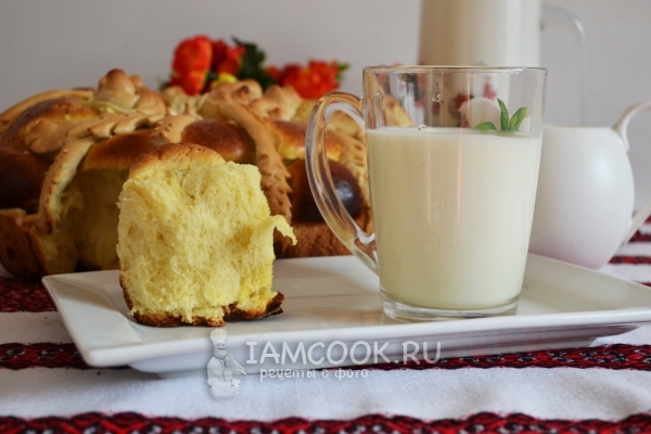 Кусок каравая с молоком