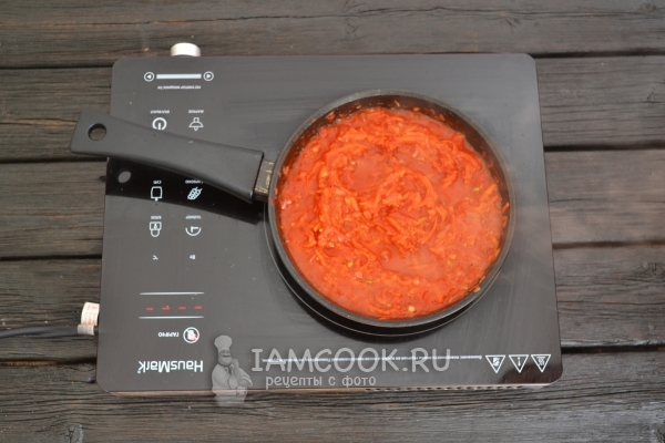 Влить томатный сок