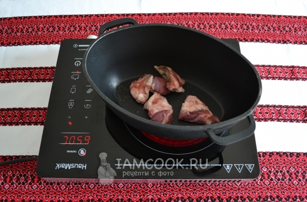 Обжарить мясо