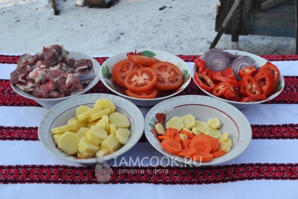 Порезать мясо и овощи