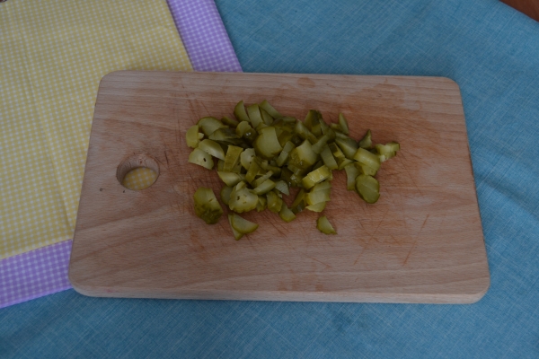 Порезать огурцы