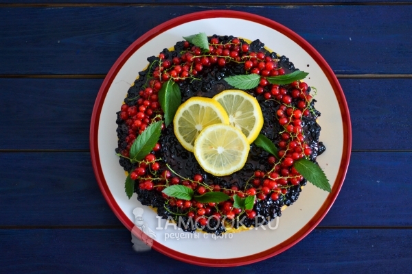 Украсить кекс ягодами