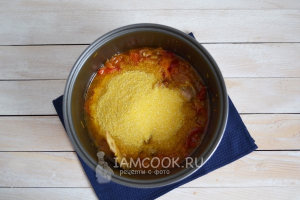 Всыпать кукурузную крупу