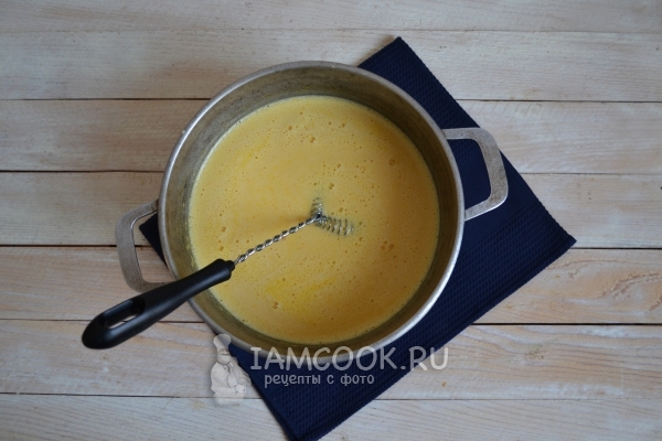 Размешать молочно-яичную массу