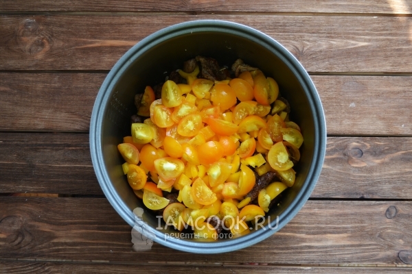 Положить помидоры