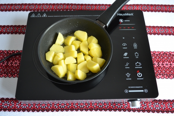 Обжарить картофель