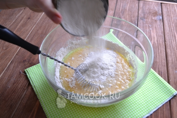 Всыпать муку