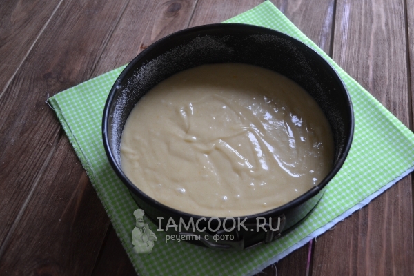 Перелить тесто в форму