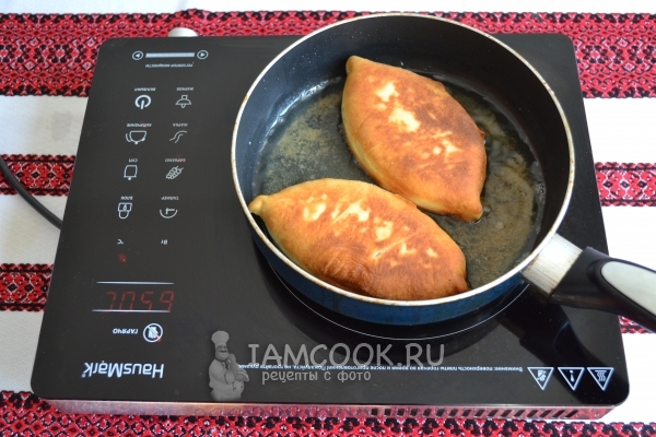 Пожарить пирожки
