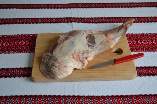 Помыть баранью ногу