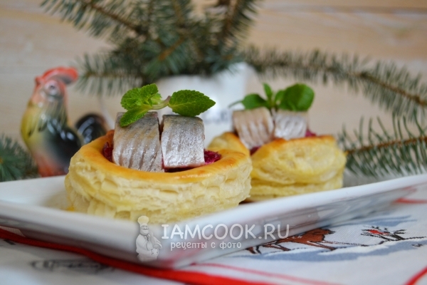 Волованы со свеклой и сельдью