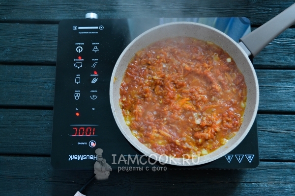 Влить томатный сок