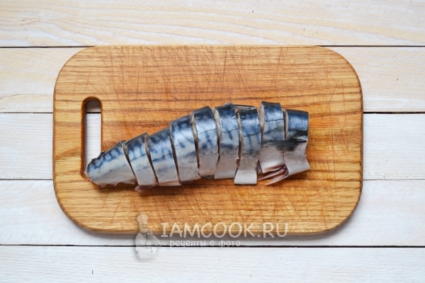 Порезать скумбрию