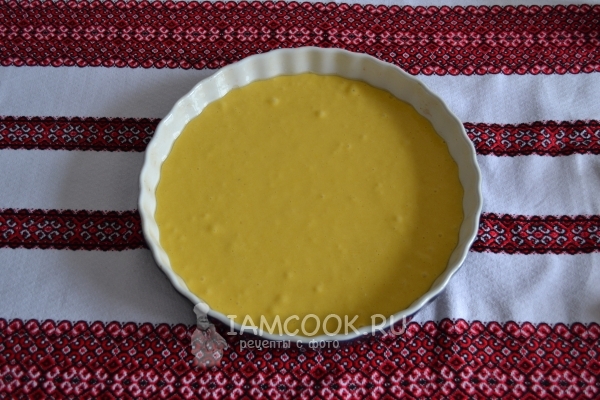 Влить тесто в форму