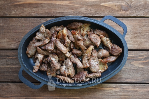 Обжарить мясо