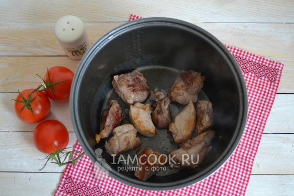 Обжарить мясо