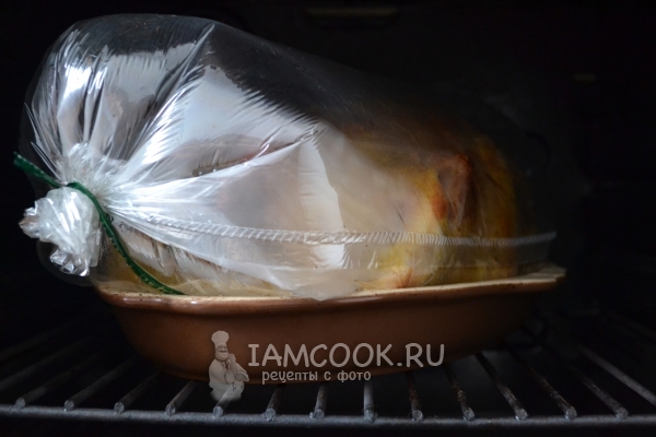 Поставить курицу в духовку