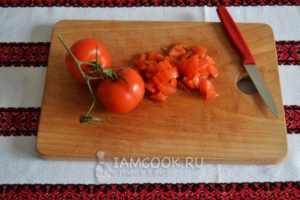 Нарезать помидоры