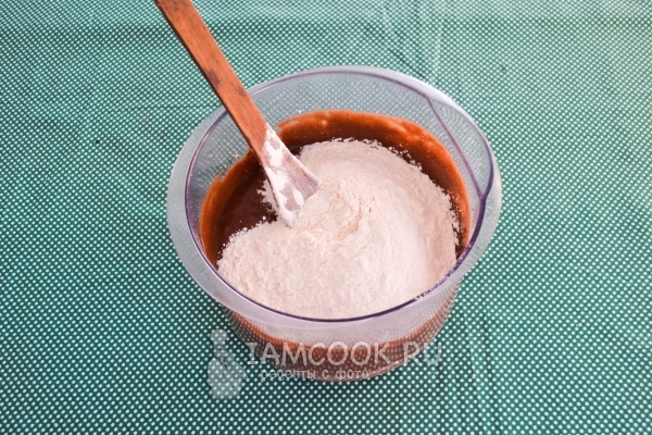 Всыпать муку