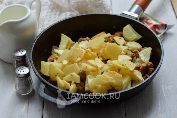 Положить картофель