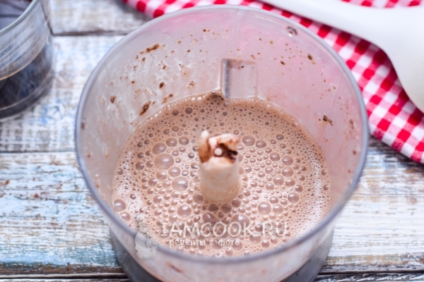 Взбить массу в блендере