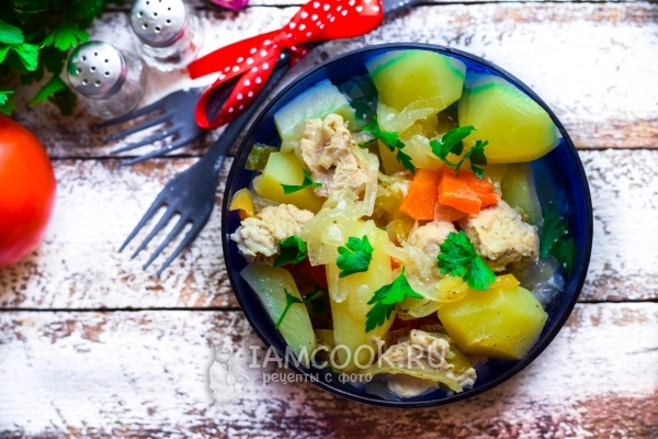 Фото тушёного филе индейки с картошкой в мультиварке