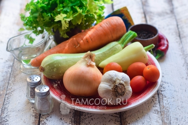 Ингредиенты для салата из кабачков «Пальчики оближешь» на зиму