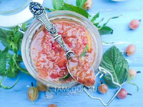 Готовый джем из крыжовника, лимона и мелиссы