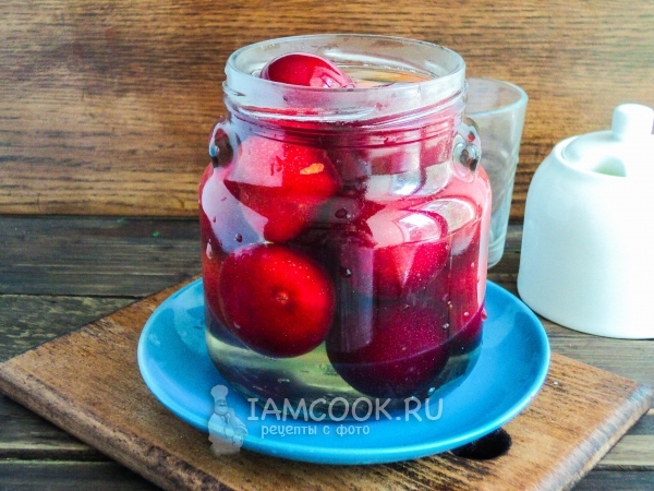 Залить алычу сиропом