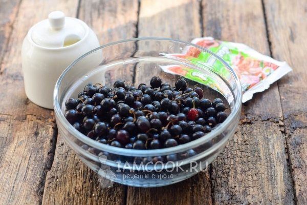 Ингредиенты для желе-пятиминутки из черной смородины на зиму