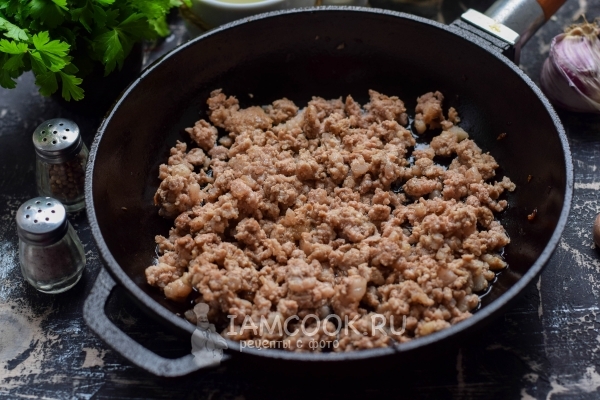 Обжарить фарш