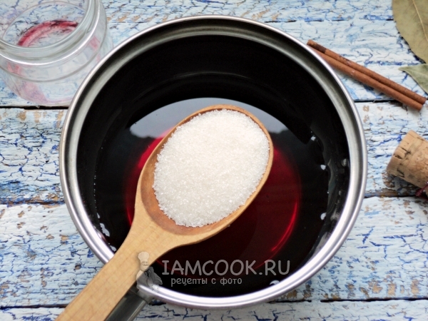 Всыпать в вино сахар