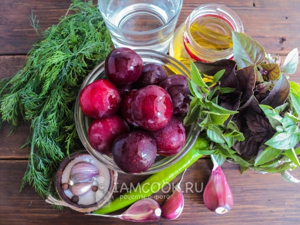 Ингредиенты для острого соуса из алычи