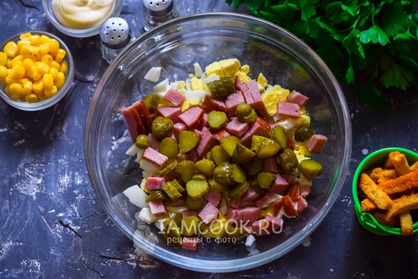 Положить огурцы