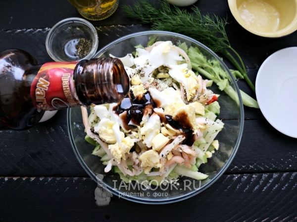 Добавить яйца и гранатовый сок