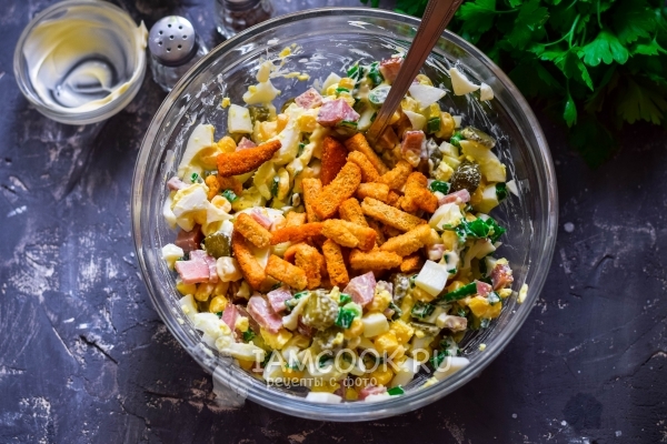 Всыпать сухарики