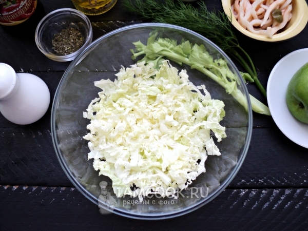 Порезать пекинскую капусту