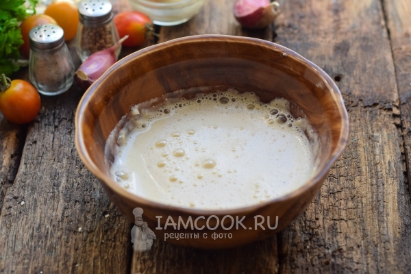 Взбить яйцо с мукой