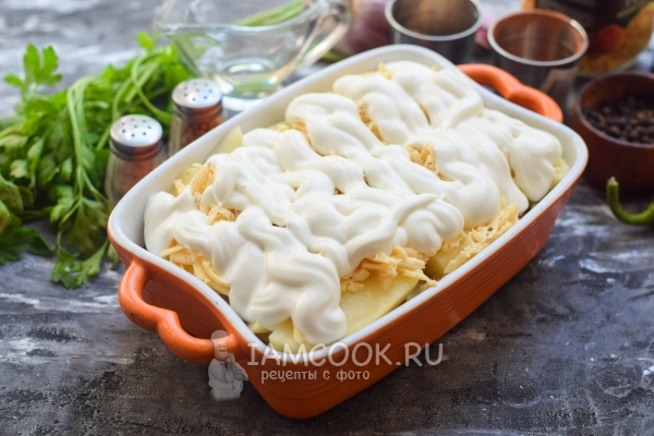 Полить сметаной