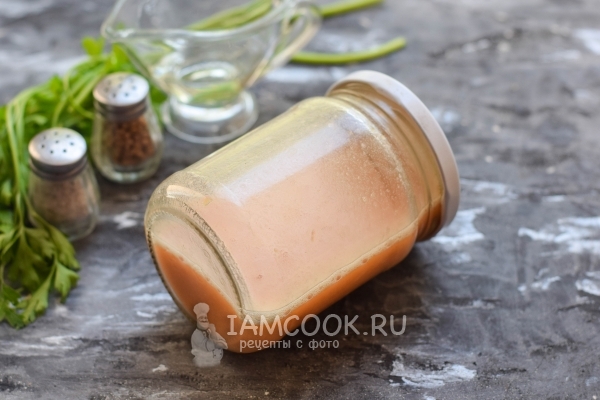 Взболтать соус в банке