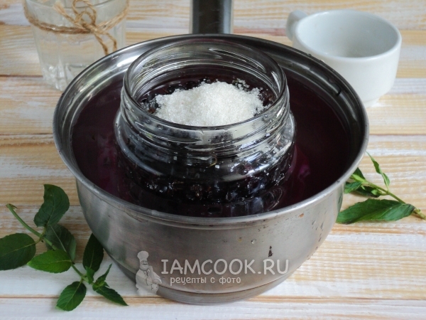 Простерилизовать смородину в банке