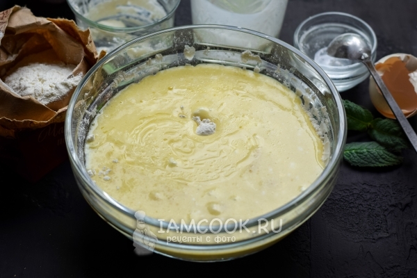 Соединить сухую и жидкую смеси