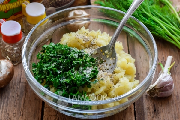 Всыпать соль и специи