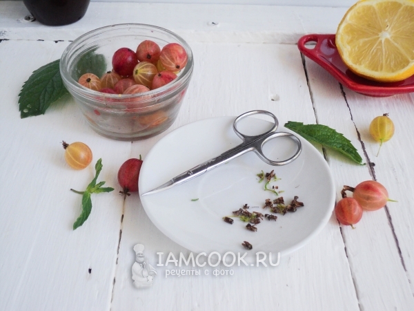 Удалить у крыжовника хвостики